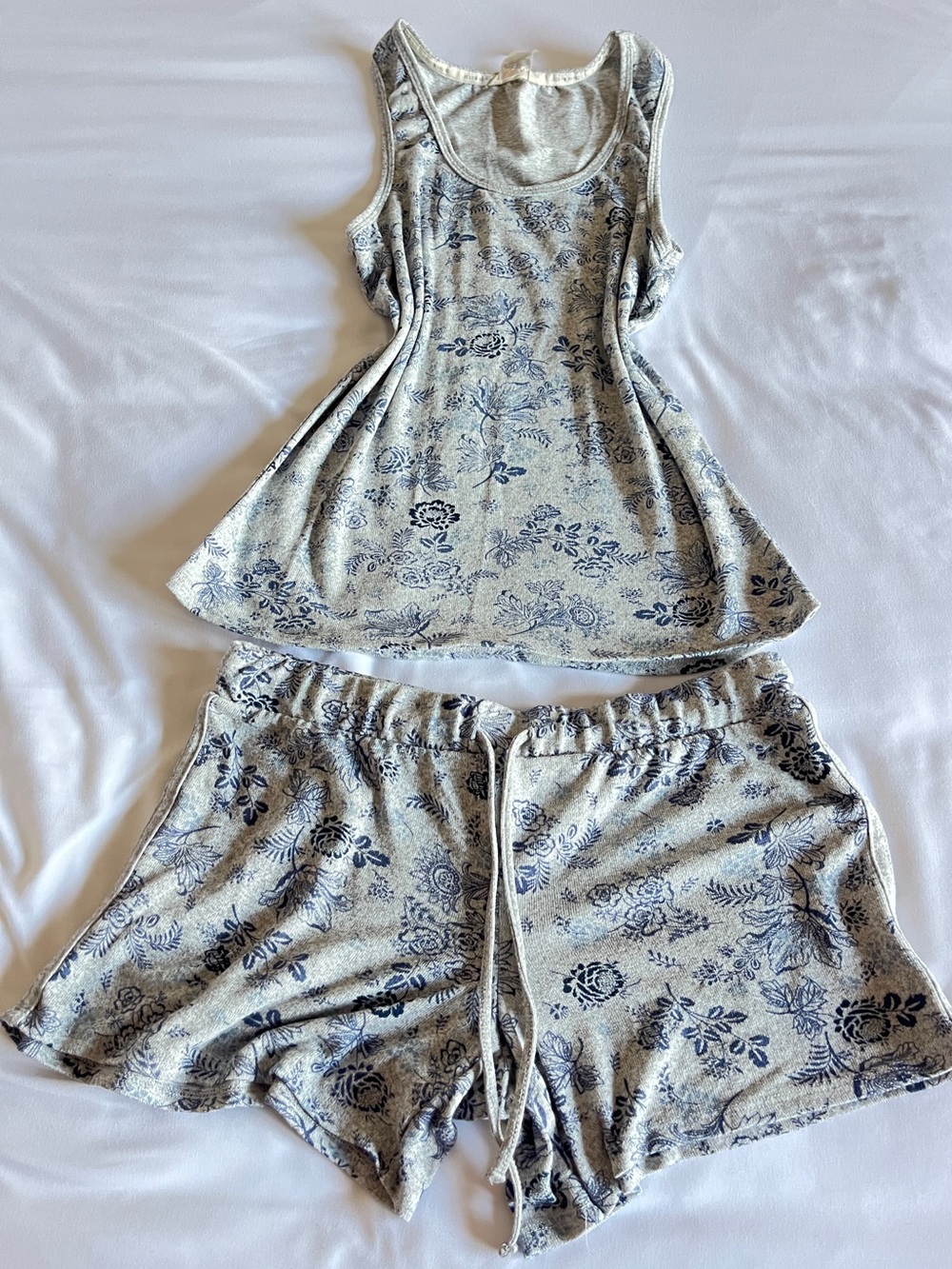 Lucky Brand Light Gray and Navy Floral Tank & Short Pajama Set Size S